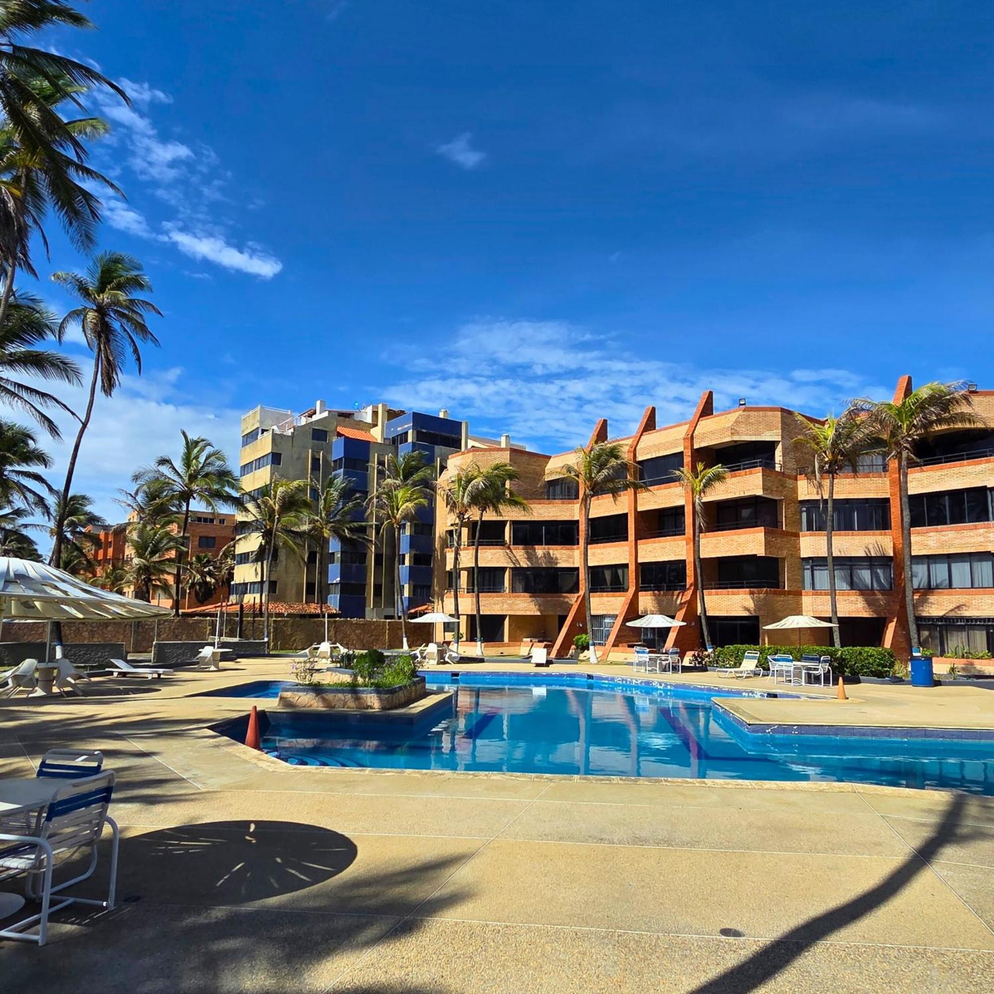 Tucacas, Frente Al Mar, Balcon, Piscina Y Playa Privada Apartment Exterior photo